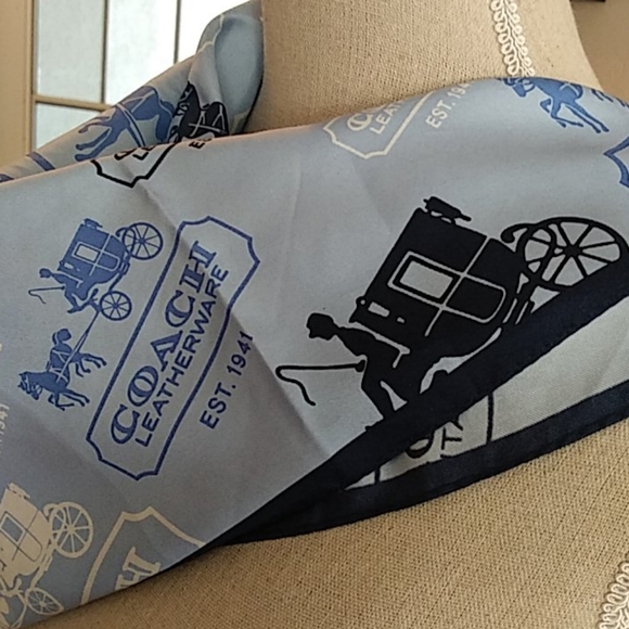 Coach Scarf - Picture 2 of 8